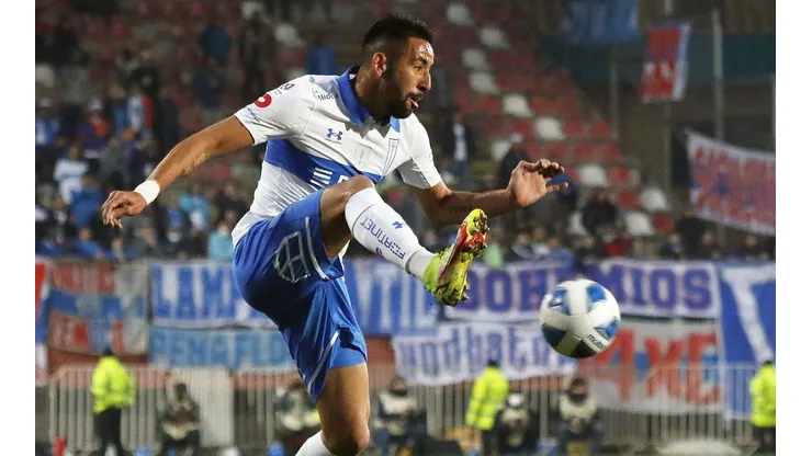 Mauricio Isla vuelve a la titularidad en la Católica para el amistoso ante La Serena.