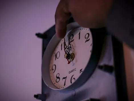 ¿Se podría suspender el próximo cambio de hora y por qué?