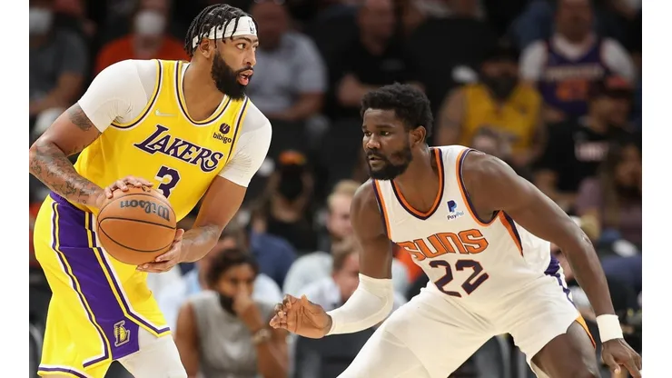 Los Lakers luchan partido a partido para clasificar a la postemporada de la NBA.