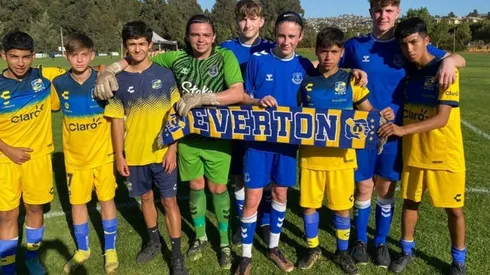 Los alumnos del Blue's Football College visitaron a la escuela de Everton de Viña del Mar.