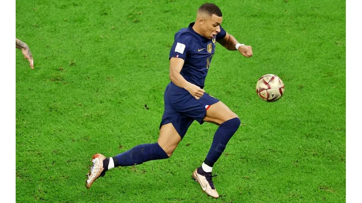 Kylian Mbappé se queda con la jineta de capitán de Francia.
