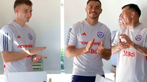 Bruno Barticciotto, Gabriel Suazo y Gary Medel aplauden las remozadas instalaciones de la selección chilena
