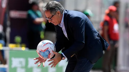 Ariel Holan no se mueve de la UC