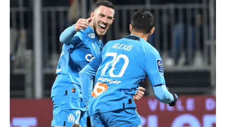 Jordan Veretout y Alexis Sánchez festejaron en el Olympique de Marsella ante el Reims.,