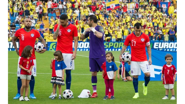Claudio Bravo y Arturo Vidal estarán pronto en la concentración de la Roja. Guillermo Maripán y Gary Medel ya están.