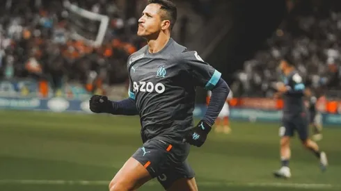 Alexis Sánchez celebra uno de sus goles en el Marsella en el último partido