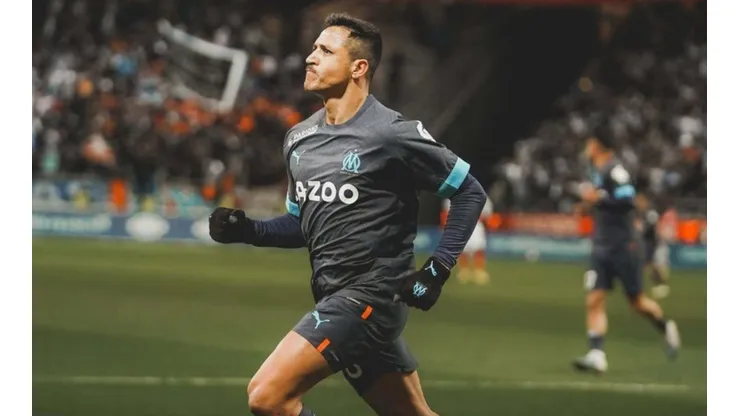 Alexis Sánchez celebra uno de sus goles en el Marsella en el último partido