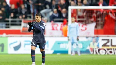 Alexis Sánchez anotó un doblete ante el Reims por el Olympique de Marsella.
