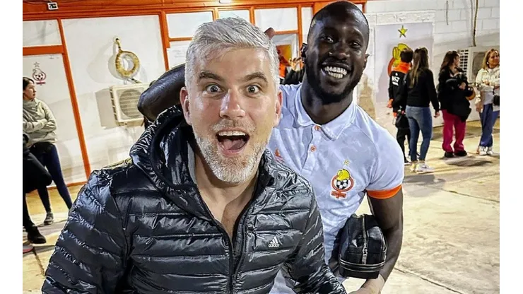 Manuel de Tezanos compartió con el delantero panameño Cecilio Waterman tras la victoria de Cobresal ante Colo Colo.