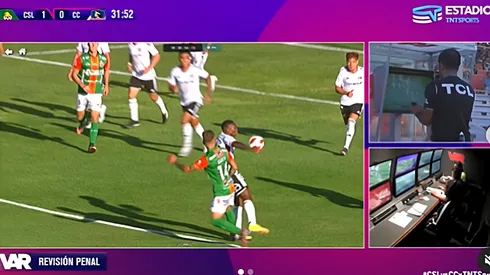 Penal para Cobresal frente a Colo Colo cobrado con el VAR.
