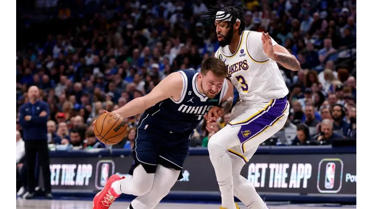 Los Angeles Lakers enfrentan a un rival directo en la lucha por llegar a la postemporada.