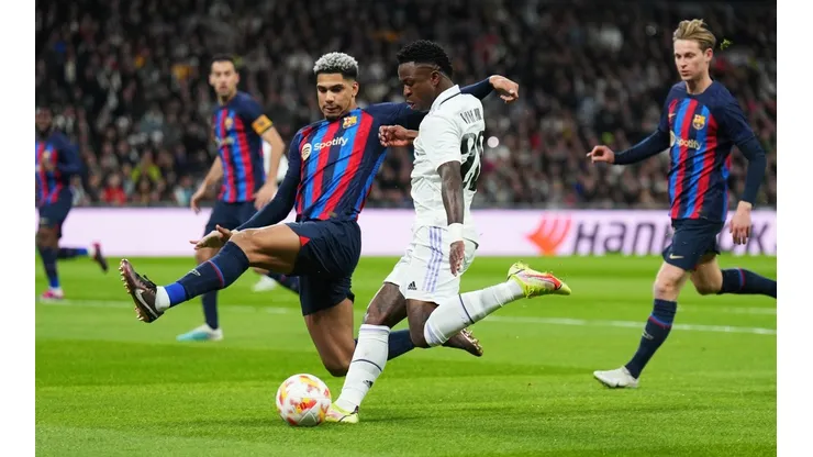 Barcelona recibe a Real Madrid en un nuevo Clásico español.