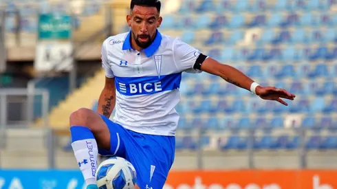 Isla perdió su lugar en el once titular de Ariel Holan.