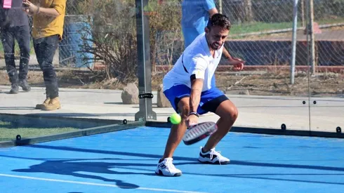 Jorge Valdivia mostró buenas condiciones para jugar pádel en San Carlos de Apoquindo