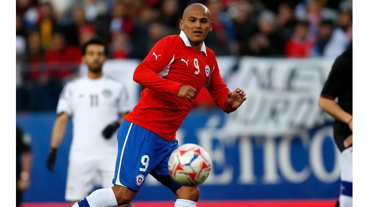 Toby Vega pide a Chupete Suazo en la selección chilena.