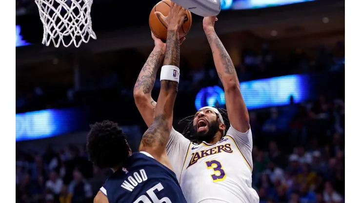 Anthony Davis ha liderado una remontada en los Lakers que lo tiene aportas de playoffs.