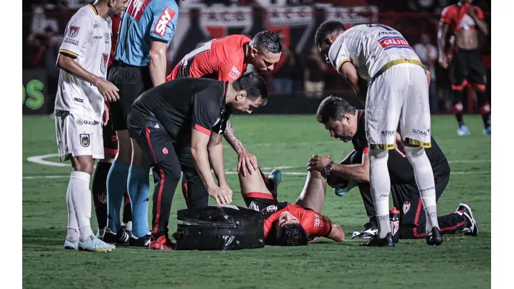 Ángelo Araos se rompió el ligamento cruzado anterior de la rodilla derecha.