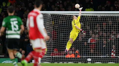 Pedro Goncalves supera a Ramsdale desde la mitad de cancha