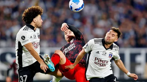 Además del tradicional blanco, Colo Colo usará el rojo y dorado en la Libertadores.