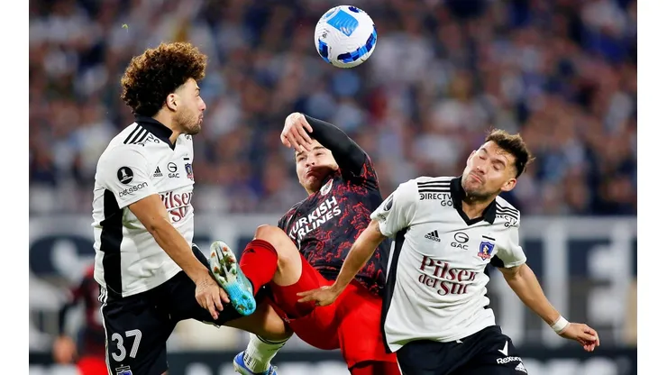Además del tradicional blanco, Colo Colo usará el rojo y dorado en la Libertadores.