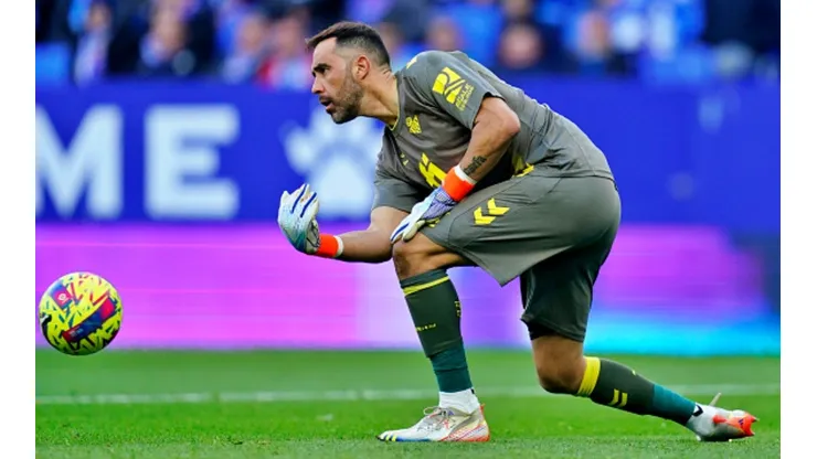 Claudio Bravo no dejó conformes a los hinchas tras la ida por Europa League