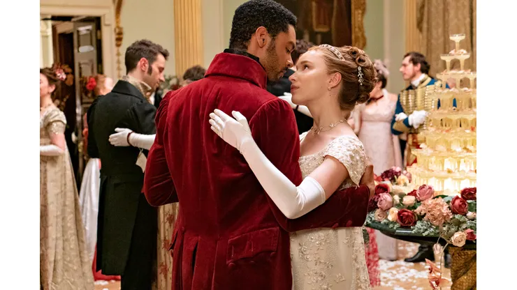BRIDGERTON (L to R) REGÉ-JEAN PAGE as SIMON BASSET and PHOEBE DYNEVOR as DAPHNE BRIDGERTON