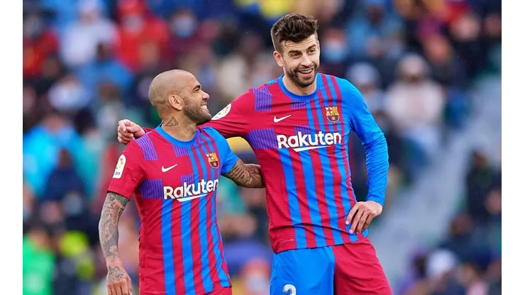 Pique fue compañero de mil batallas con Alves en Barcelona.