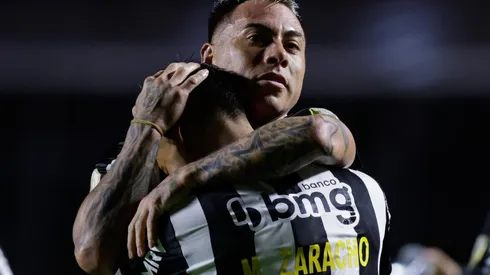 Eduardo Vargas y Mineiro buscan los pasajes a fase de grupos de Copa Libertadores.