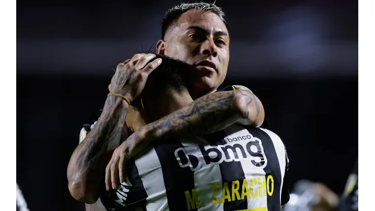Eduardo Vargas y Mineiro buscan los pasajes a fase de grupos de Copa Libertadores.