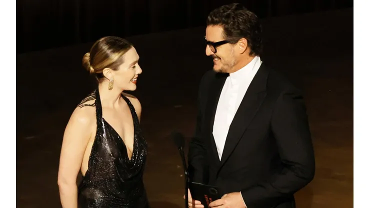Pedro Pascal y Elizabeth Olsen fueron presentadores de los Oscars.
