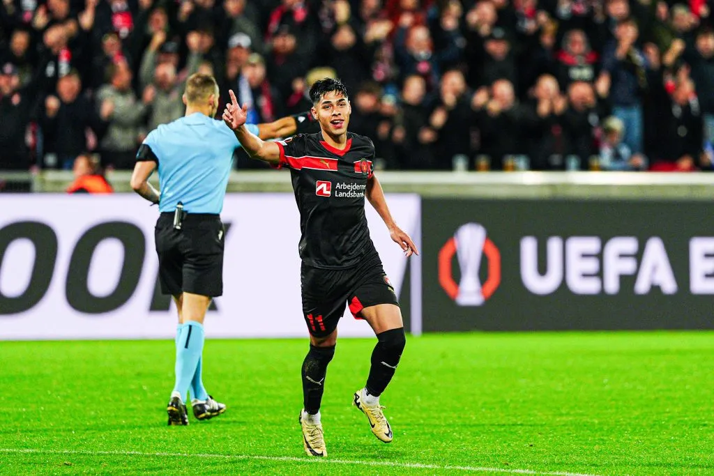 Darío Osorio brilló en la Europa League, pero no estuvo en el Midtjylland este domingo y preocupó a todos en Chile. Foto. IMAGO.