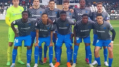 Sebastián Pino debutó profesionalmente en el fútbol español, tras su formación en Universidad Católica