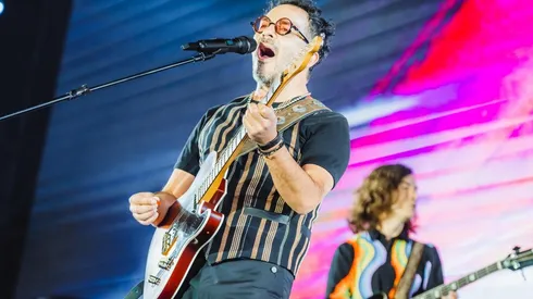 Álvaro López con la misma calidad de siempre entonó los éxitos de Los Bunkers.