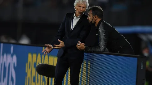 José Pekerman conversa con Fernando Batista, el nuevo DT de la selección adulta de Venezuela.