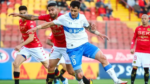 Los cruzados llegan líderes del futbol chileno.