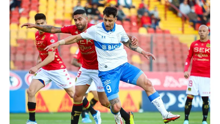 Los cruzados llegan líderes del futbol chileno.