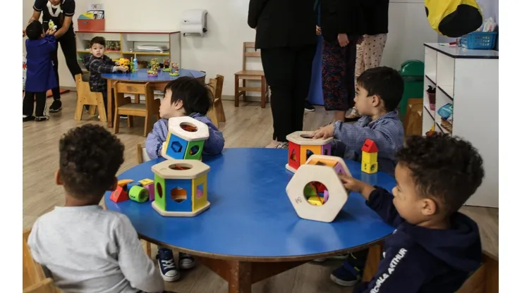 Sala Cuna: Así es el cambio que busca implementar el Gobierno en beneficio de madres y padres