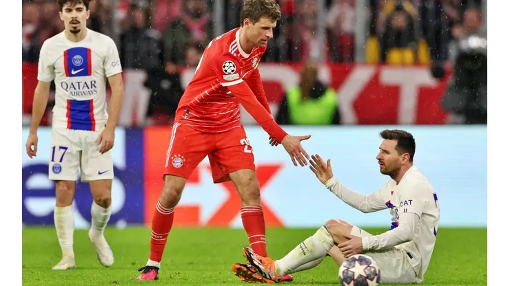 Thomas Müller siempre encuentra el momento de lucir su positivo cara a cara contra Lionel Messi