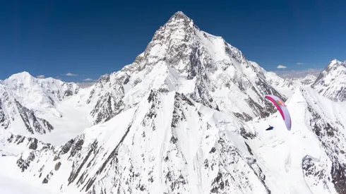 Tom De Dorlodot y Horacio Llorens sobrevolaron la montaña K2, uno de los puntos más altos del planeta.