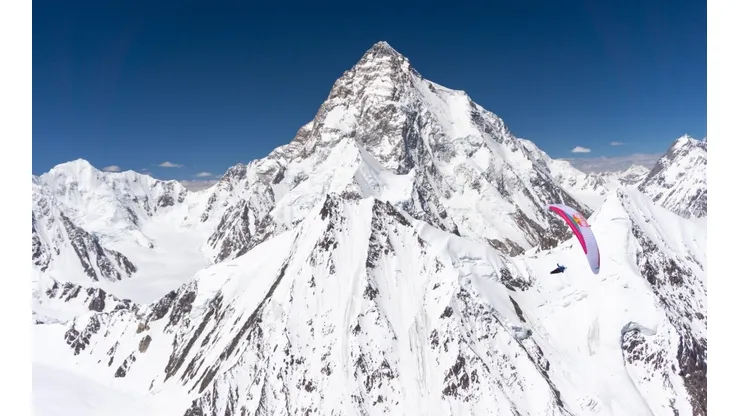 Tom De Dorlodot y Horacio Llorens sobrevolaron la montaña K2, uno de los puntos más altos del planeta.