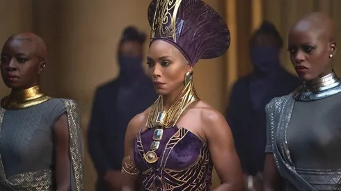 Angela Bassett interpretó a la reina de Wakanda, Ramonda