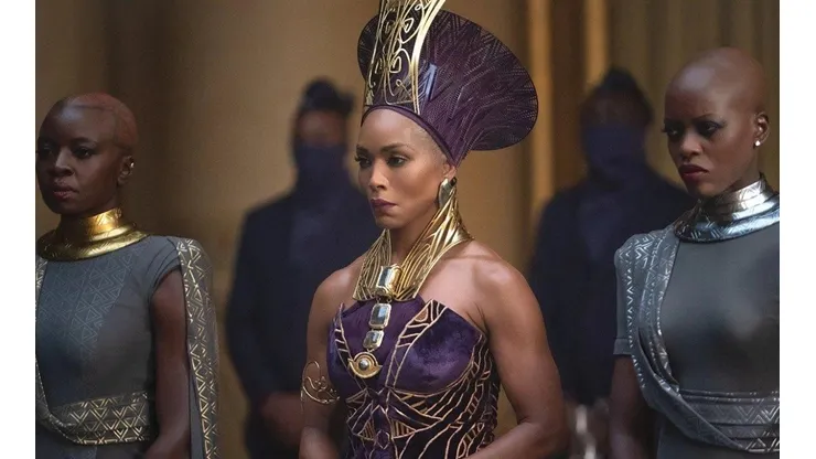 Angela Bassett interpretó a la reina de Wakanda, Ramonda