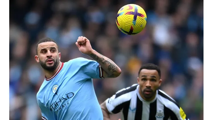 Kyle Walker fue captado por las cámaras de seguridad de un bar