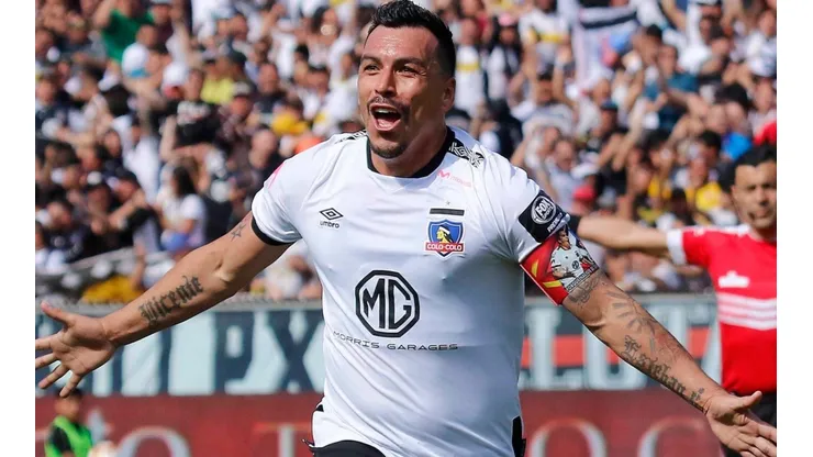 Esteban Paredes se prepara para decir adiós al fútbol.