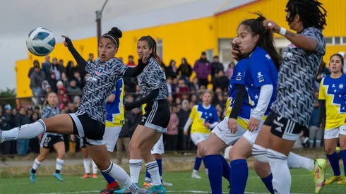 Colo Colo Fem golea a Punta Arenas en tremendo amistoso