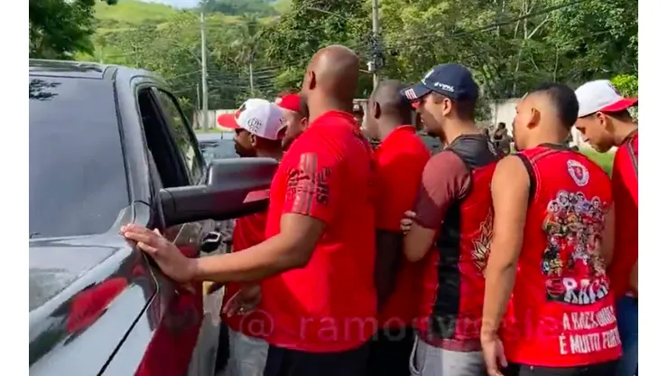 Fanáticos del Flamengo llegaron a encarar al plantel