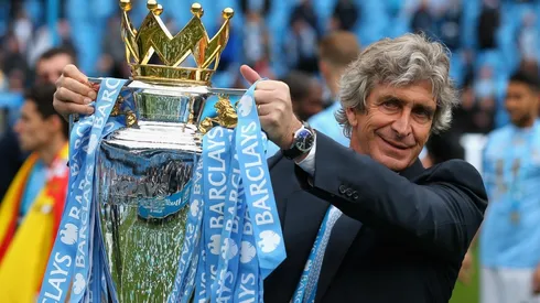 Pellegrini con la copa obtenida en la Premier League 2014