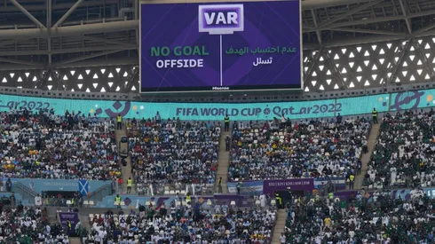 Distinciones entre fueras de juego y no aplica ley Dibu Martínez: cambios en el reglamento.