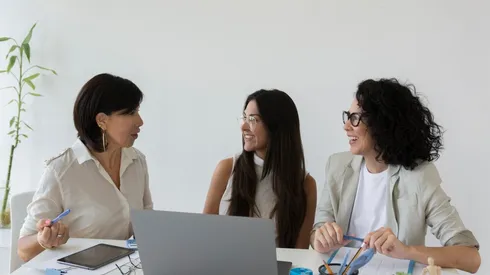 La presencia de las mujeres sigue siendo mayor en cargos asistenciales que en cargos directivos o gerenciales