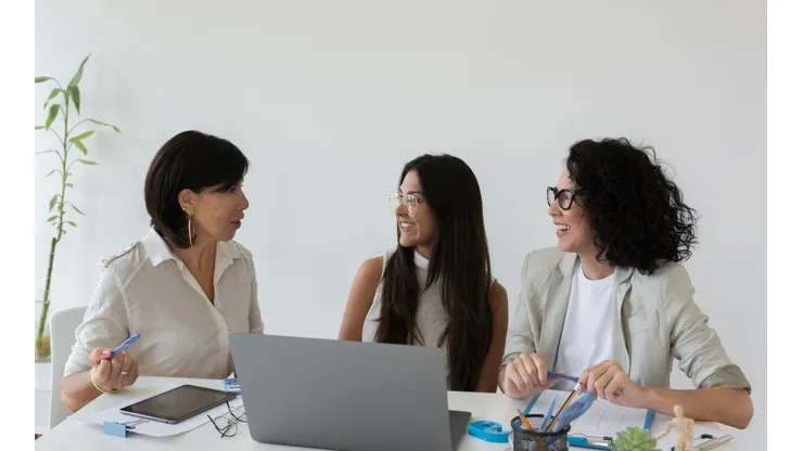 La presencia de las mujeres sigue siendo mayor en cargos asistenciales que en cargos directivos o gerenciales